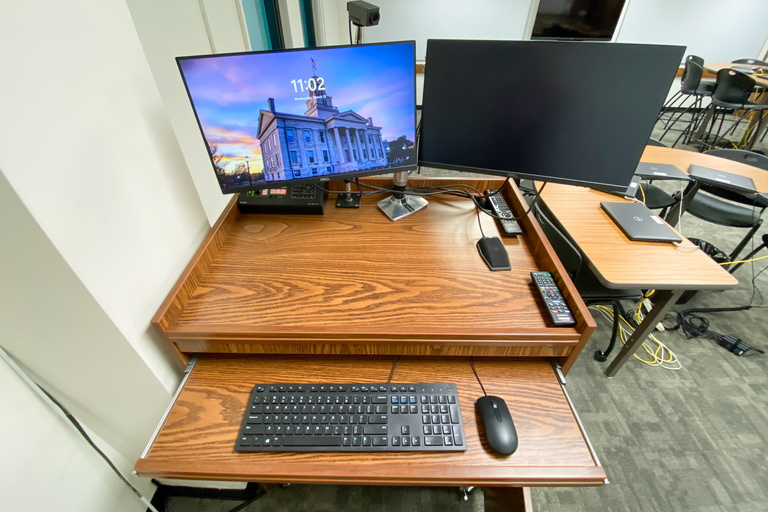 image of classroom 402 English Philosophy Building