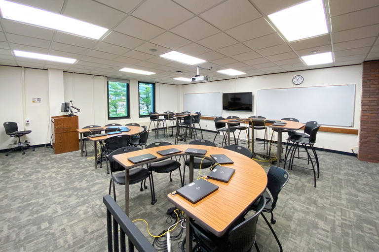 image of classroom 402 English Philosophy Building