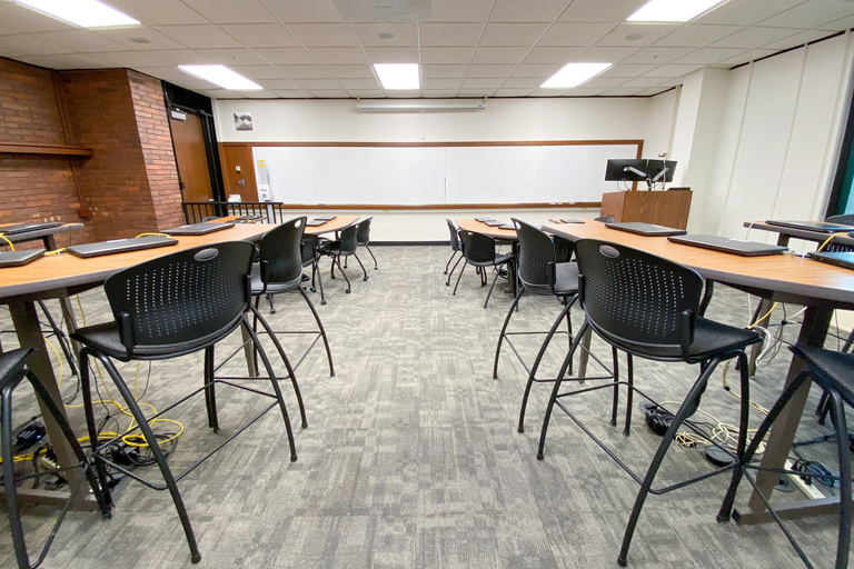 image of classroom 402 English Philosophy Building