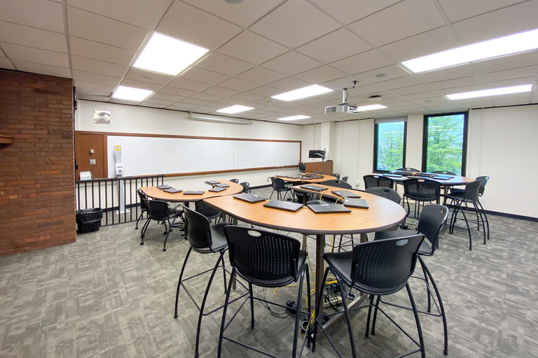 image of classroom 402 English Philosophy Building