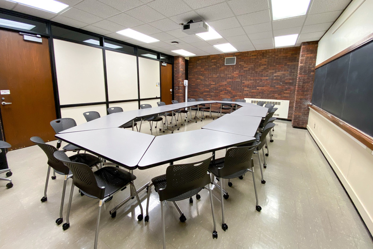 image of classroom 442 English Philosophy Building