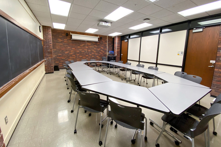 image of classroom 442 English Philosophy Building