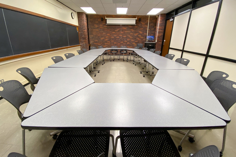 image of classroom 442 English Philosophy Building